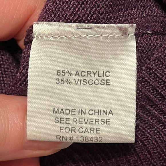 ModCloth purple v-neck sweater size Medium - Picture 6 of 7